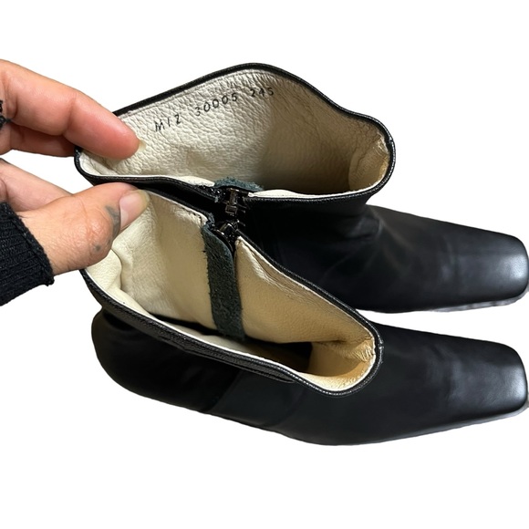 Vintage mid calf square toed black boots - Picture 6 of 9